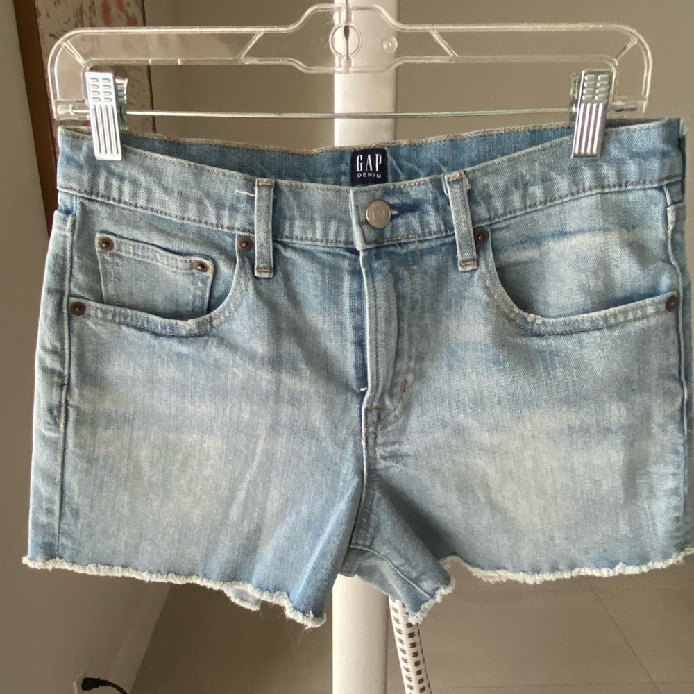 Gap, Size 28, Denim shorts, with Raw hem.